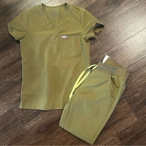 Figs martini olive scrub set